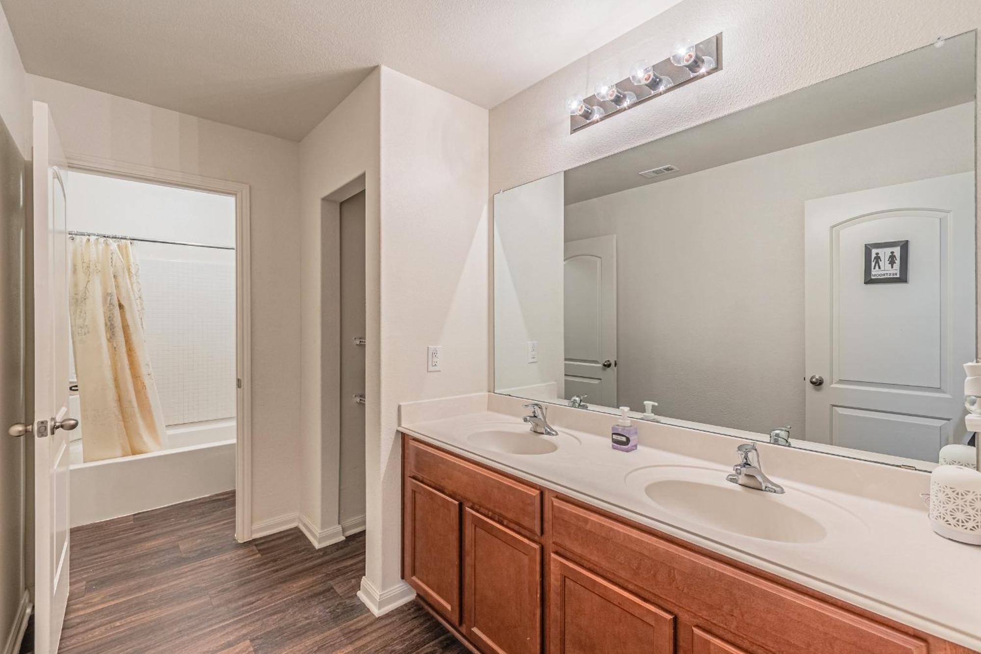 Luxury 5Br Dallas Retreat With Business Amenities - Perfect For Business Travelers, Families & Groups ภายนอก รูปภาพ