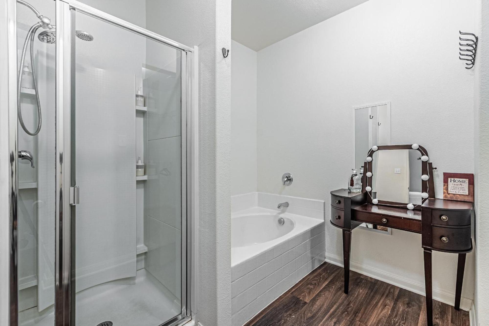 Luxury 5Br Dallas Retreat With Business Amenities - Perfect For Business Travelers, Families & Groups ภายนอก รูปภาพ